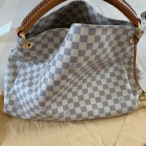 Louis Vuitton Artsy bag